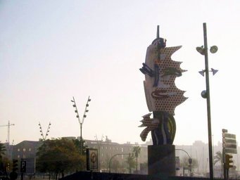 Spain 2002 - 31---2_11&12_Barcelona B --- 14 A famous artistic landmark of Barcelona (courtesy of Dr. Lan).jpg