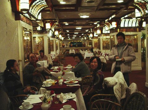 Egypt 2004---D04-01-02 Having breakfast in Sheraton before flying to Luxor.jpg