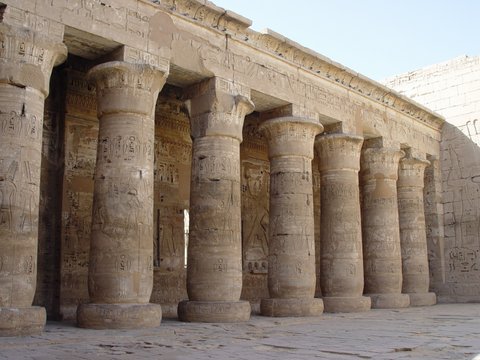 Egypt 2004---D04-05-05 Giant pillars in Habu Temple in West Luxor.jpg