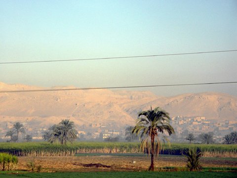 Egypt 2004---D04-06-04 Scenes on way to West Luxor (Valleys of Kings and Queens in background).jpg
