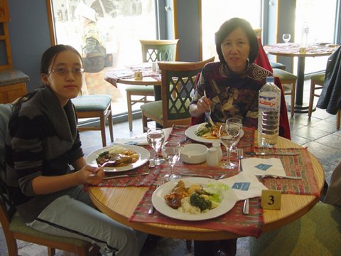 Egypt 2004---D04-08-02 Enjoying lunch.jpg