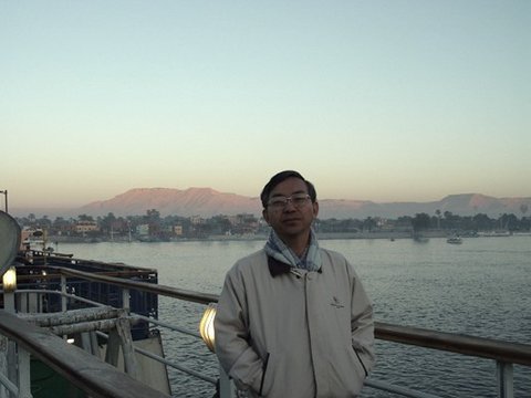 Egypt 2004---D06-01-02 Morning scene of West Luxor seen from cruise ship in Nile River.jpg