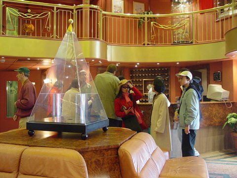Egypt 2004---D06-05-01 The reception hall on the ship.jpg