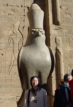Egypt 2004---D07-03-08 Mamma in front of Horus.jpg