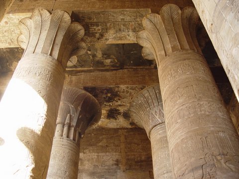Egypt 2004---D07-03-15 The pillars have several types of top designs.jpg