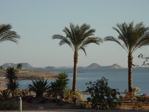 Egypt 2004---D08-02-01 Beautiful Nasser Lake aroundscene.jpg