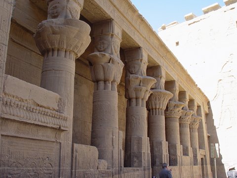 Egypt 2004---D08-04-05 Some pillars around the main courtyard.jpg