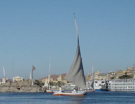 Egypt 2004---D08-06-03 Boat sailing in Nile River in downtown Cairo.jpg