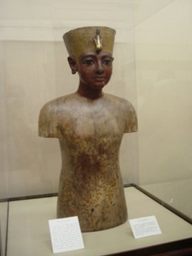 Egypt 2004---D09-03-16 A statue of King Tutankhamen.jpg