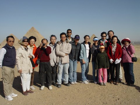Egypt 2004---D10-03-05 A shot of our group at Giza Pyramids.jpg