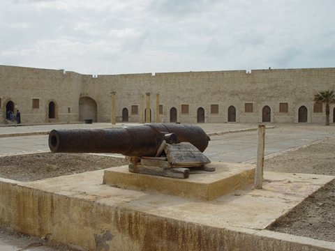 Egypt 2004---D11-05-05 A closer view of a cannon.jpg