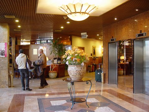 Egypt 2004---D11-08-01 The reception hall of Montazah Sheraton Hotel we stayed in overnight.jpg