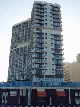 Egypt 2004---D12-01-01 Sheraton Hotel seen in the morning in Alexandra.jpg