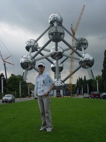 Day 05.01 (Belgium)-The Atomium near Brussels with a huge atomic model.jpg