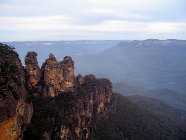 Australia 2006---02-01-02 The famous Three Sisters rocks in Blue Mountains National Park.jpg