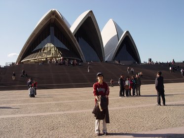 Australia 2006---03-04-01 Front view of Sydney Opera House we visited.jpg