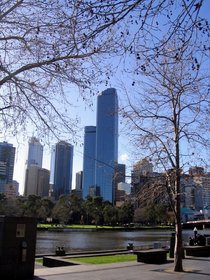 Australia 2006---04-02-03 City Scene along Yarra River in Melbourne (taken by Meimei).jpg