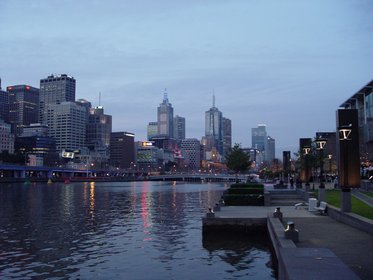 Australia 2006---05-08-02 A night scene of Yarra River sides.jpg