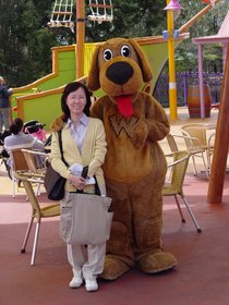 Australia 2006---07-02-16 With a Wiggles World character 'Wags the Dog' in Dreamworld Theme Park.jpg