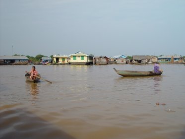 Cambodia 2006 --- Day 01-04 Tonle Sap Lake --- 03 An on-water village in the Lake.jpg