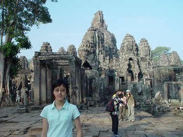 Cambodia 2006 --- Day 02-01~02 Ankor Thom & Bayon --- 01 A full view of Bayon Temple which is in the city of Ankor Thom.jpg