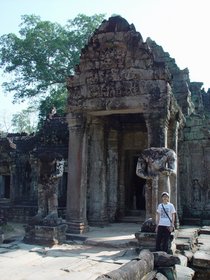 Cambodia 2006 --- Day 03-06 Preah Khan --- 01 Where are the heads of the guard statues.jpg
