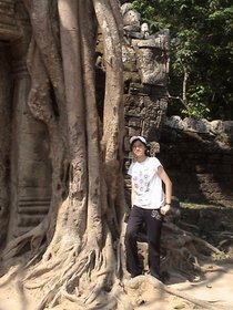 Cambodia 2006 --- Day 03-08 Ta Som --- 03 These huge trees are hundred years old.jpg