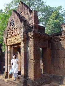 Cambodia 2006 --- Day 04-01 Banteay Srei --- 04 The temple is near Angkor area.jpg