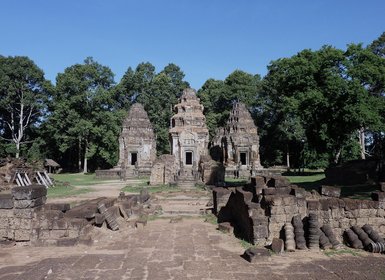 Cambodia 2006 --- Day 04-06 Preah Ko --- 01 An overview of the temple.jpg
