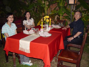 Cambodia 2006 --- Day 04-08 Dinner (Chivit Thai Restaurant) --- 01 Dinner in a Thai food restaurant.jpg