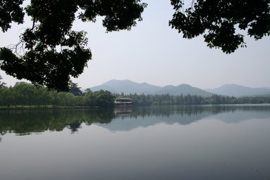 China 2010---I-8-03-03-West Lake in Hangzhou is quite similar to Sun Moon Lake in Taiwan.jpg