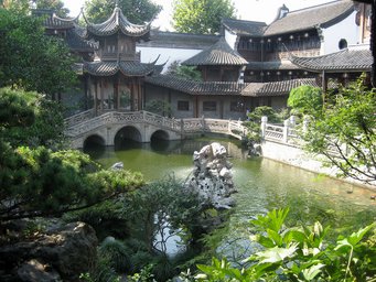 China 2010---I-8-05-02-The scenes in the residence are prettier than paintings.jpg