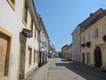 Croatia 2011 --- D04_02-04-02_A city once destroyed by war in Karlovac (Croatia).jpg