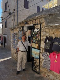Croatia 2011 --- D08_01-05-01_We visited some shops (Primosten, Croatia).jpg