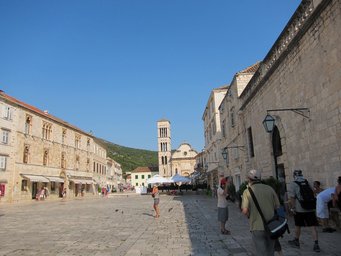 Croatia 2011 --- D09_02-04-01_St. Stephen's Cathedral Square on Hvar Island (Croatia).jpg