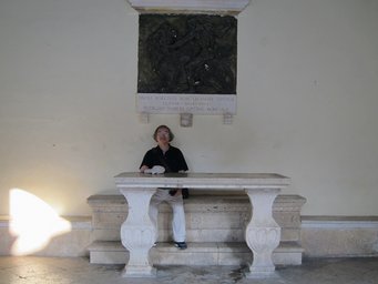 Croatia 2011 --- D10_01-09-02_Is he a justice - played in the city hall of Korcula (Croatia).jpg