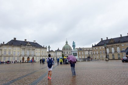Denmark 2017_D12-02-01_The frontal yard to enter the palace of Amalienborg.jpg