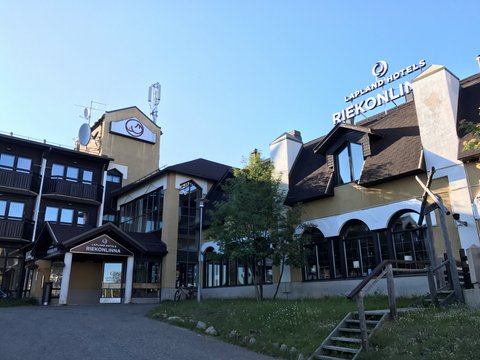 D07-03-01 We stayed overnight in Riekonlinna Hotel in Inari.JPG