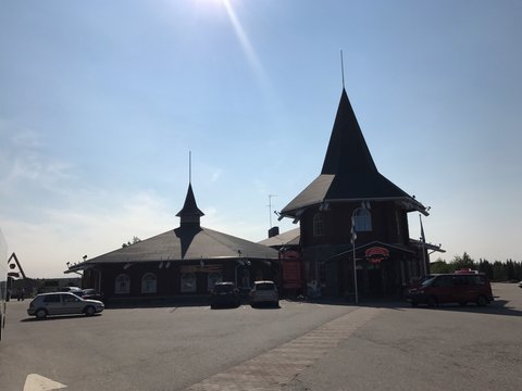 D08-05-01 Visiting Santa Claus Village (Joulupukin Pajakyla) at Rovaniemi.JPG