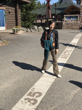 D08-06-01 Crossing the arctic circle.JPG