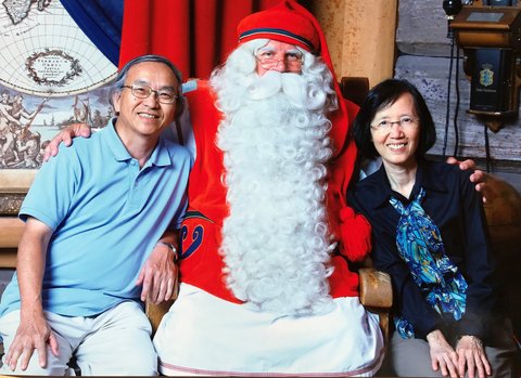 D08-08-01 A shot with the UN-verified Santa Claus (the photo was framed).jpg