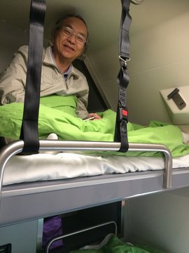 D08-10-03 There are double beds, one on the top and the other at the bottom.JPG