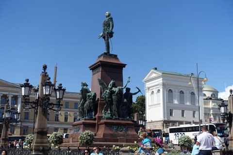 D09-05-02 A statue of Alexander II erected in 1894, who re-established the Diet of Finland in 1863.JPG
