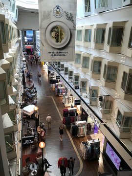 D09-07-02 The main street in the interior of the ship.JPG