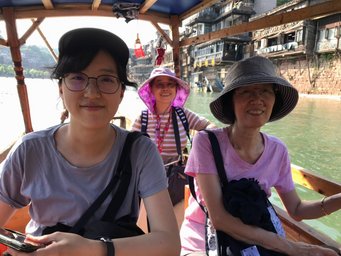 D02-06-06b_We were happy while riding the boat on the river.jpg