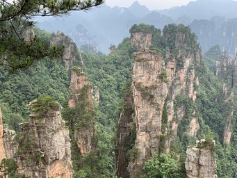 D04-03-01_A scene with many stone peaks of Yuanjiajie.jpg