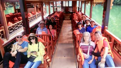 D04-05-01a_Happy boating in Baofeng Lake.jpg