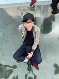 D06-01-02_Sitting on the glass bridge face.jpg