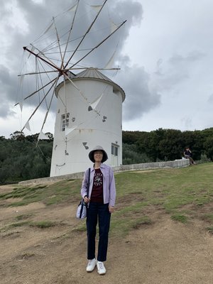 02-08-03_In front of a landmark of Olive Park --- a simplified windmill.jpg