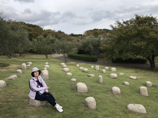 02-08-06_Having a rest at the artwork entitled Toward a Hundred by Sakai Shinji.jpg
